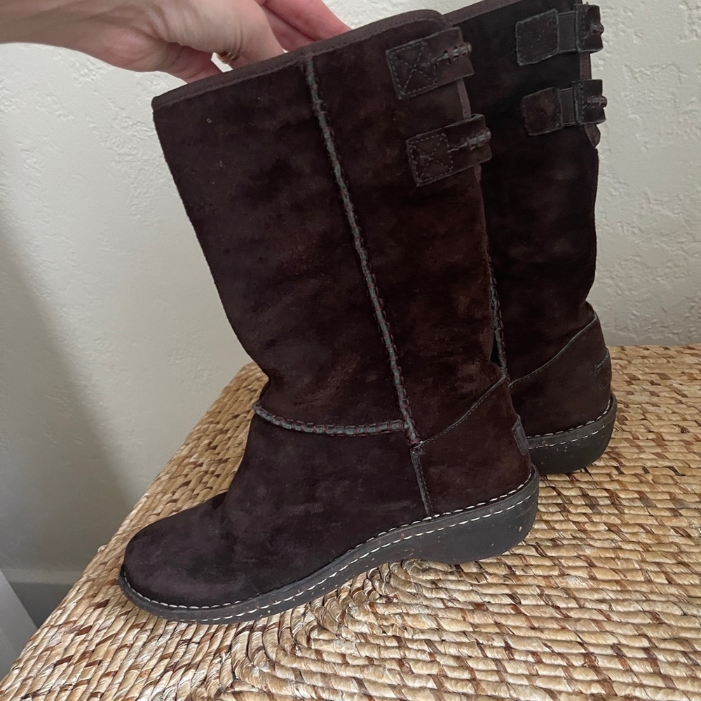 UGG AUSTRALIA 219495 dark brown suede sheepskin mid calf winter boots size 7 - Picture 2 of 14